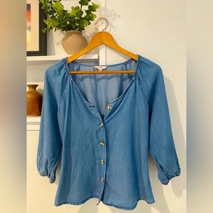 Soft Jean blouse. The gathering on the back adds shape when wearing.